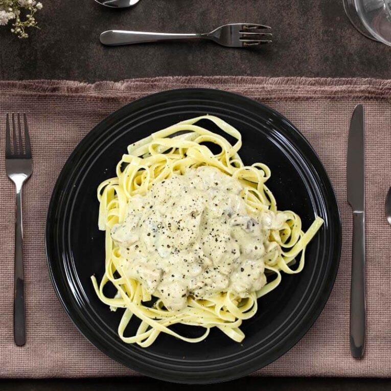 Chefs-Box-Table-Setting-Chicken-Chicken-Alfredo.jpg